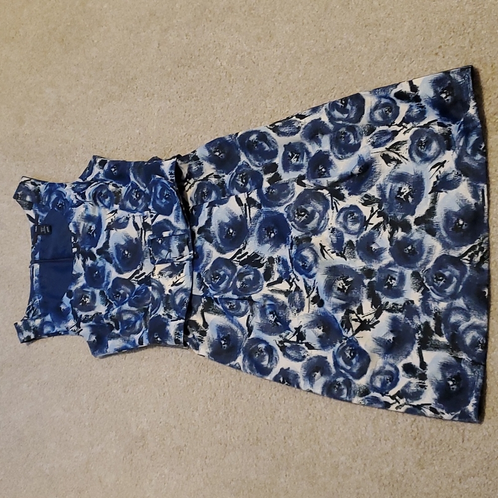H&M sleeveless, belted dress. Navy floral pattern. Size 4.